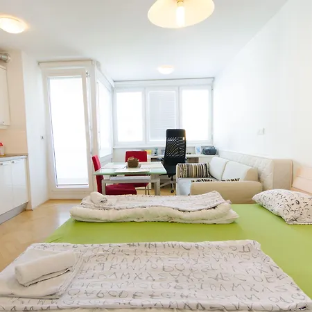 Appartement Centre With A Balcony And Free Parking