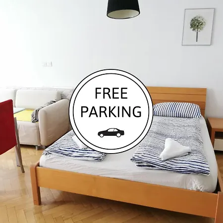 Lejlighed Centre With A Balcony And Free Parking *