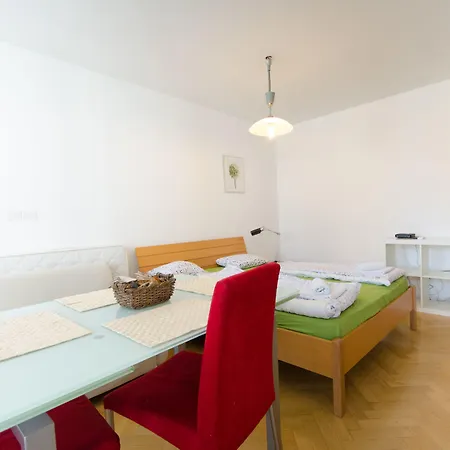 Centre With A Balcony And Free Parking *