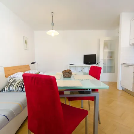 Centre With A Balcony And Free Parking Liubliana