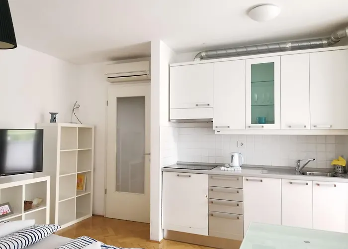 Centre With A Balcony And Free Parking Apartma Ljubljana