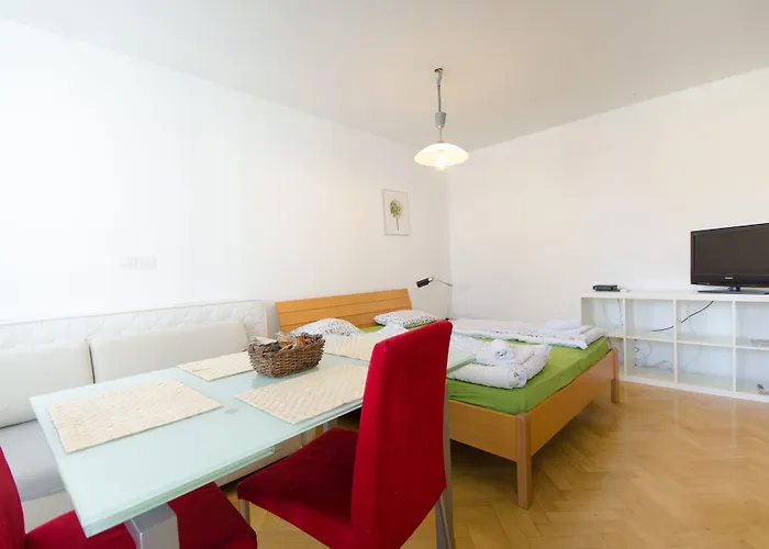 Centre With A Balcony And Free Parking *