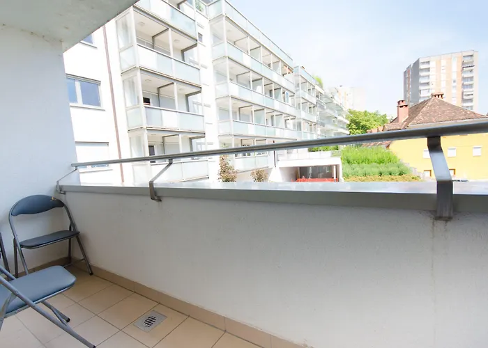 아파트 Centre With A Balcony And Free Parking